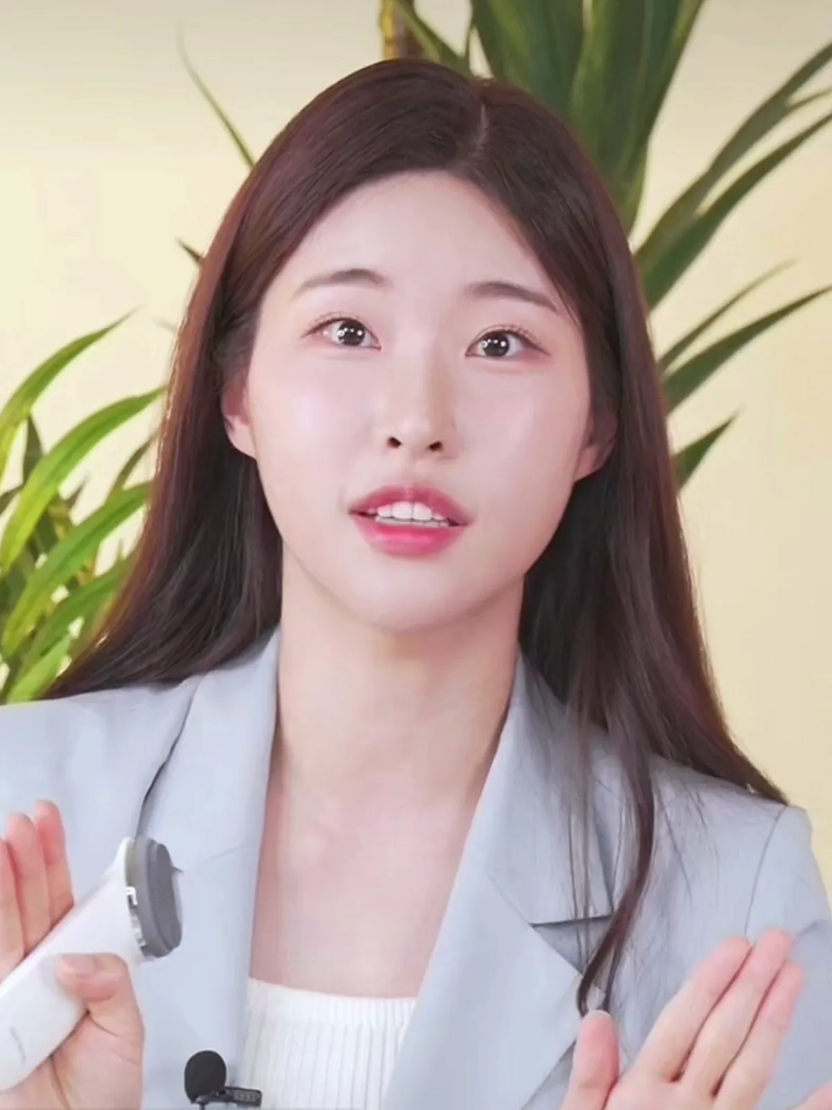 쿠팡라이브 방송에서 제품을 설명하는 조설영